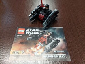 statek kylo rena kontra a-wing